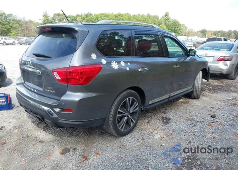 2017 Nissan Pathfinder Platinum z USA, uszkodzony, nr VIN 5N1DR2MM5HC620655